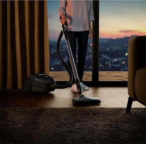 AEG VX82-1-ΟKO Ηλεκτρική Σκούπα 600W με Σακούλα 3.5lt Μαύρη
